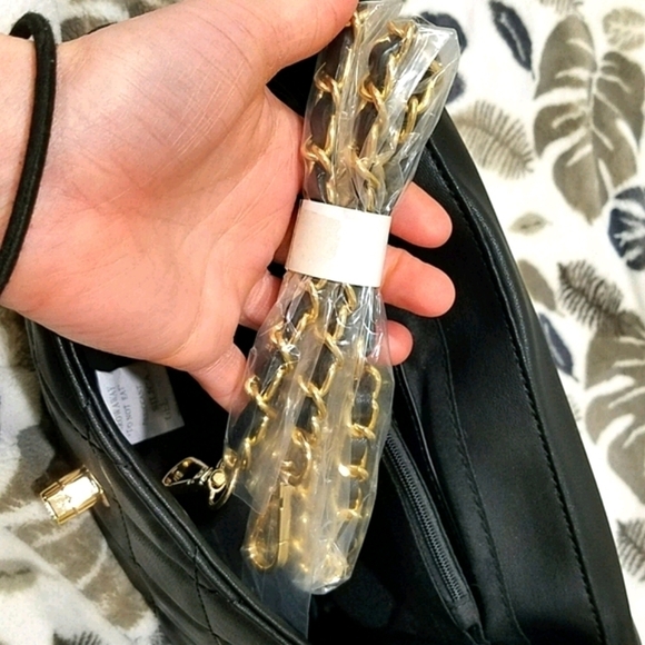 LAST ONE!-NWT Badgley Mischka quilted black crossbody - Picture 9 of 12